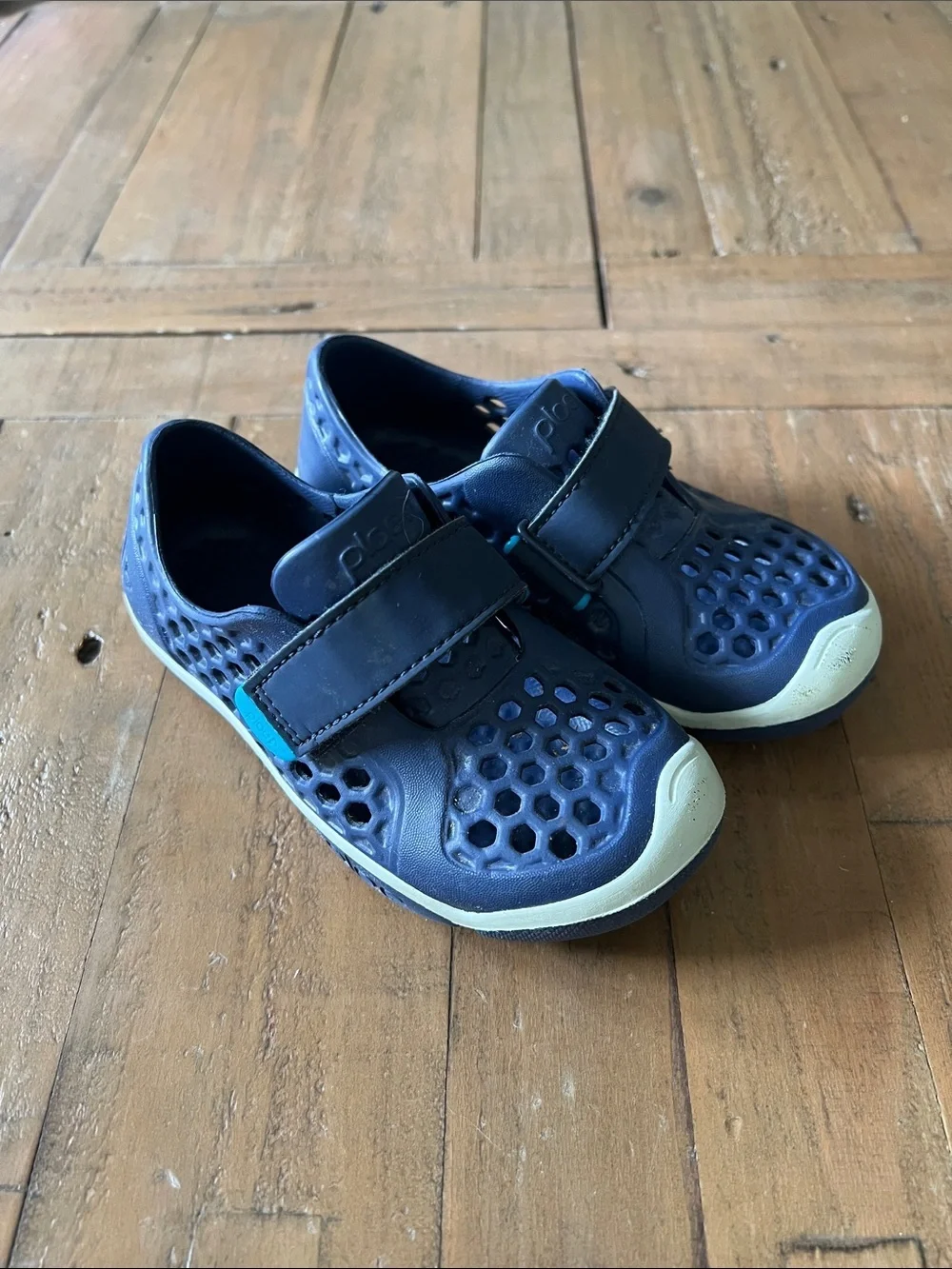 Plae Mimo blue perforated waterproof sneakers little kids size 8 blue